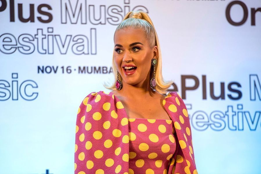 Zgodovina zmenkov Katy Perry vključuje * veliko * glasbenikov pred zaročencem Orlando Bloom