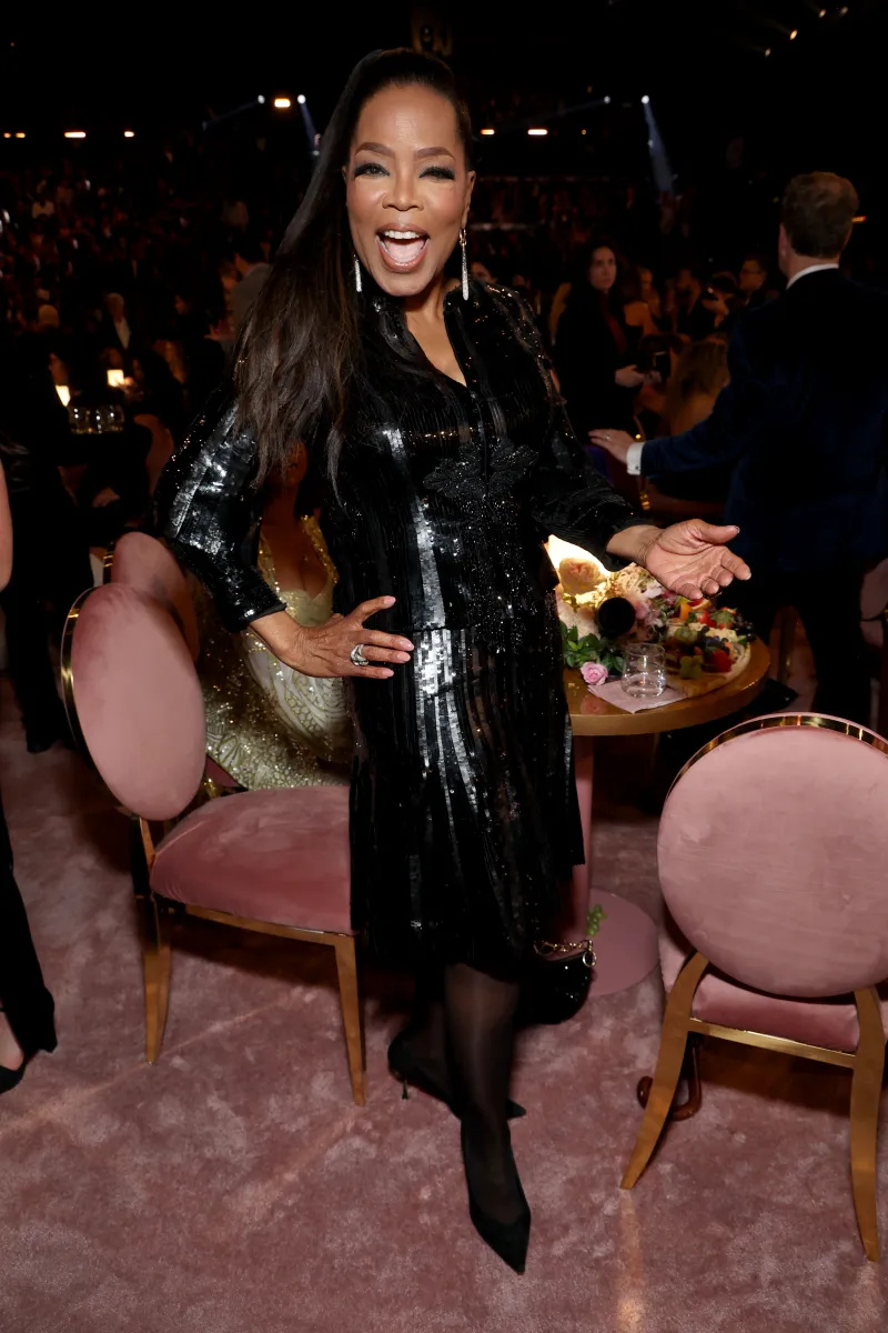 Oprah Winfrey brilla con un impresionante vestido de lentejuelas mientras asiste a los Grammy 2024 [Fotos]