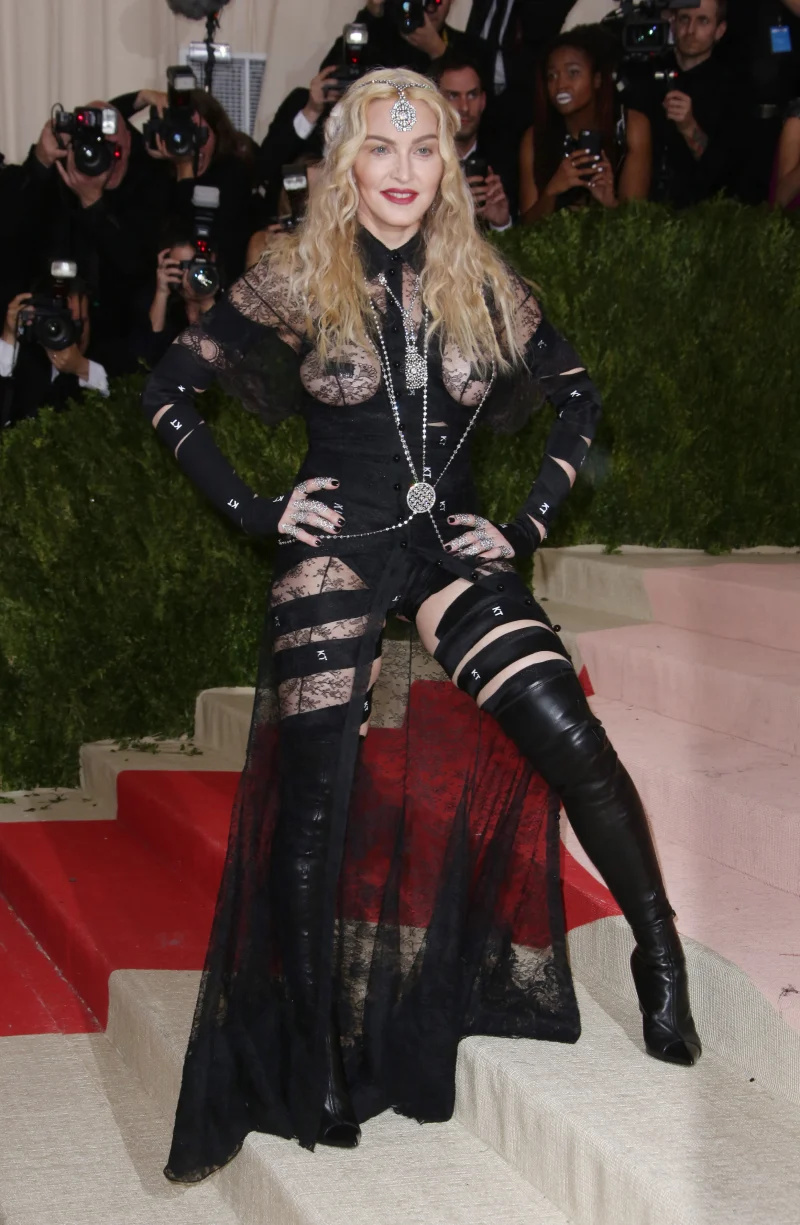   Мадона прозирна одећа: фотографије њеног најбољег прозирног изгледа