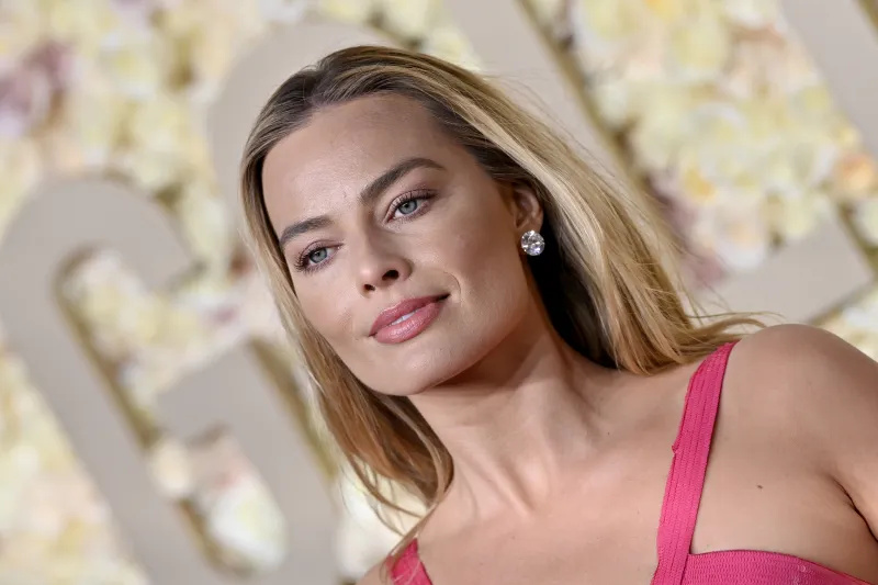 Die Golden Globes trieften vor Juwelen! Entdecken Sie die Schmuck-Looks von Margot Robbie, Taylor Swift und anderen