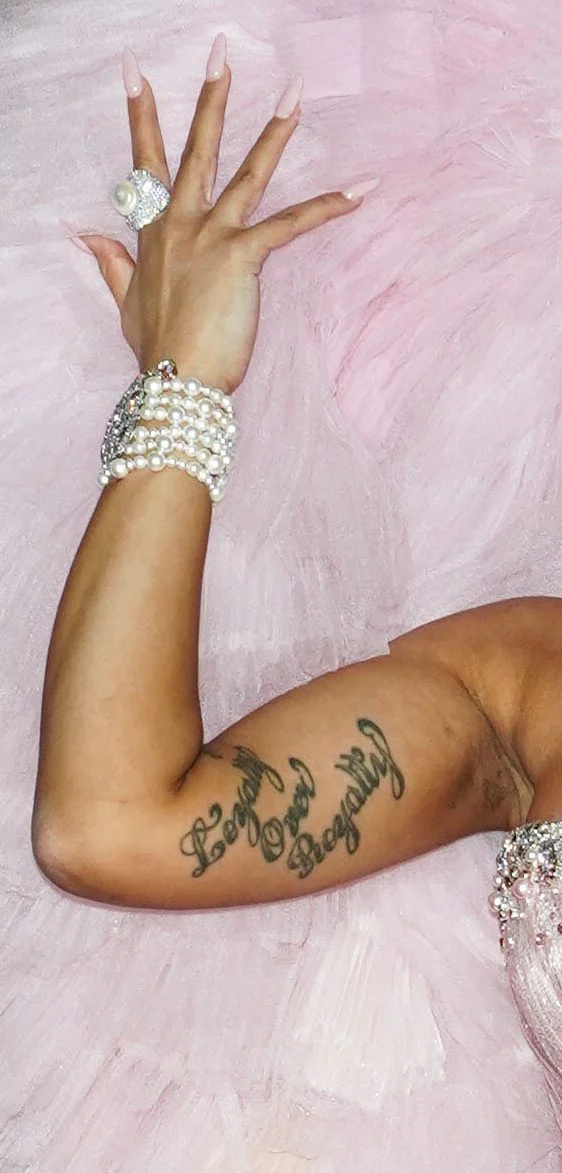   Cardi B Tattoo Guide: foto's van de rapper's Body Ink, Meanings