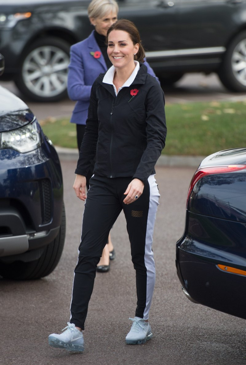   Kate Middleton v cvičebnom oblečení, athleisure outfity: Fotografie