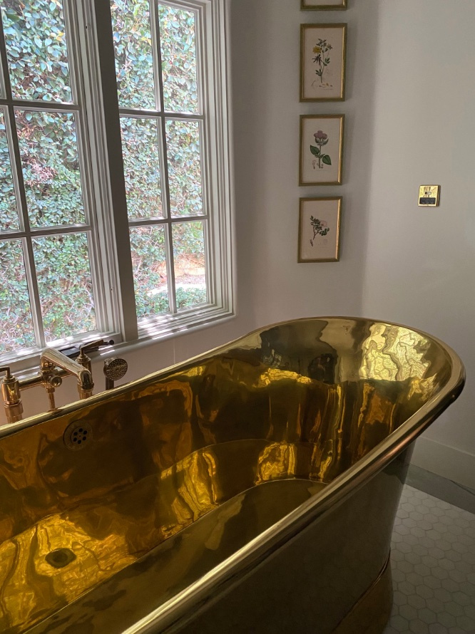   கெண்டல் ஜென்னர்'s Master Bathroom Is the Perfect Oasis: See Photos Inside the Supermodel's R&R Room