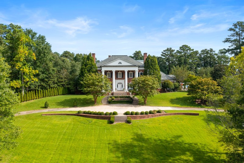 Wir sind ~besessen~ von Mariah Careys 6,5 Millionen Dollar Anwesen in Atlanta! Besichtigen Sie ihr Haus in Fotos inmitten des Verkaufs