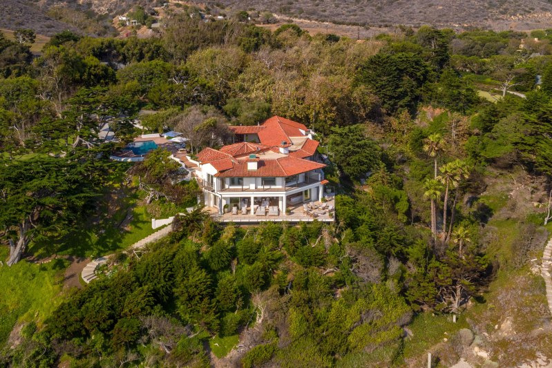 Tag en rundtur i Kim Kardashians nye $70 millioner Malibu Estate, der engang tilhørte Cindy Crawford