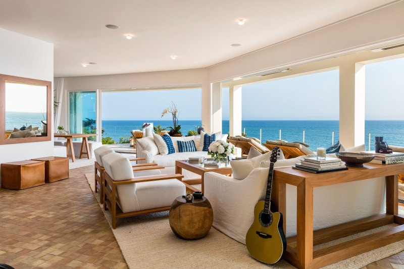   کم کارڈیشین کی سیر کریں۔'s New  Million Malibu Estate That Once Belonged to Cindy Crawford