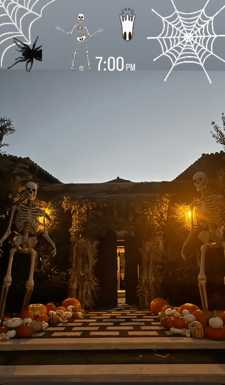 Assustador! Kourtney Kardashian é a rainha do Halloween de sua família: veja suas decorações de 2022