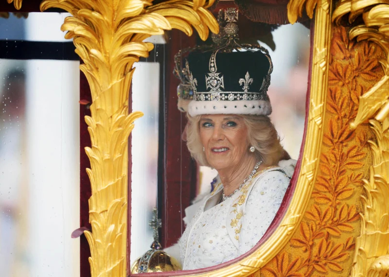 III. Károly király koronázása: Királyi fotók, hírességek, fogadás pillanatai stb