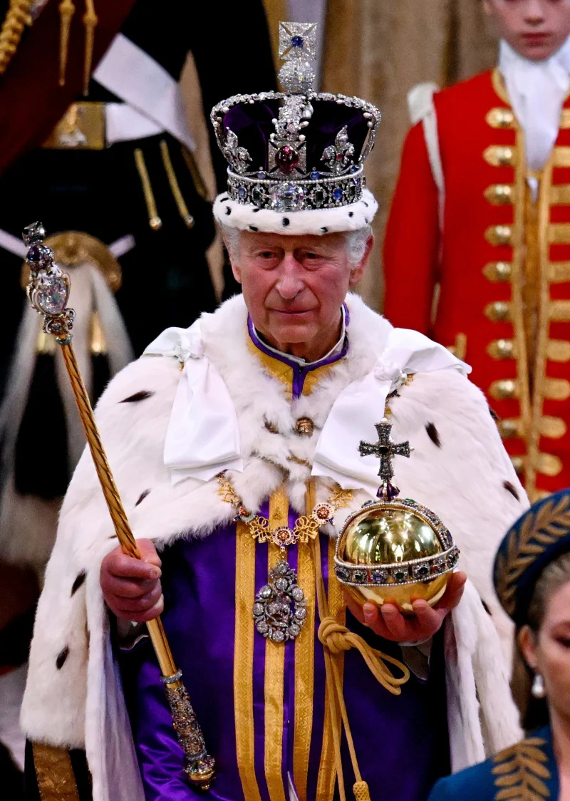   Károly király koronázása