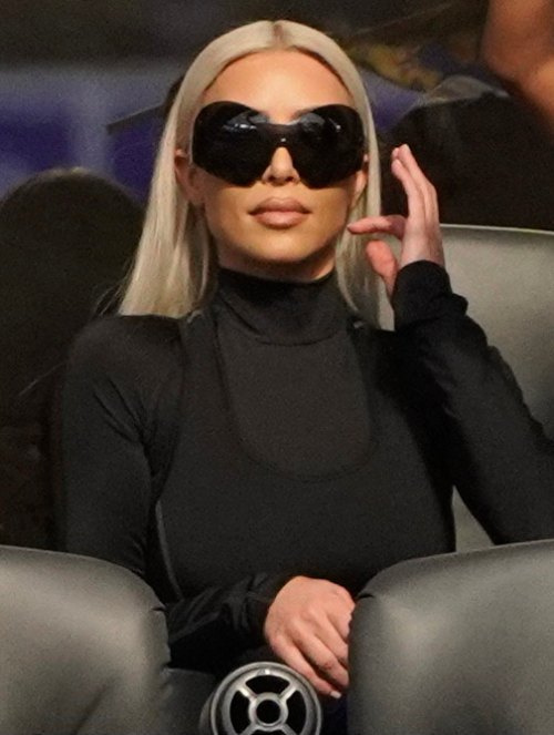 Caramba! Kim Kardashian é vaiada por fãs no jogo de futebol do L.A. Rams com Saint Amid Kanye West Drama