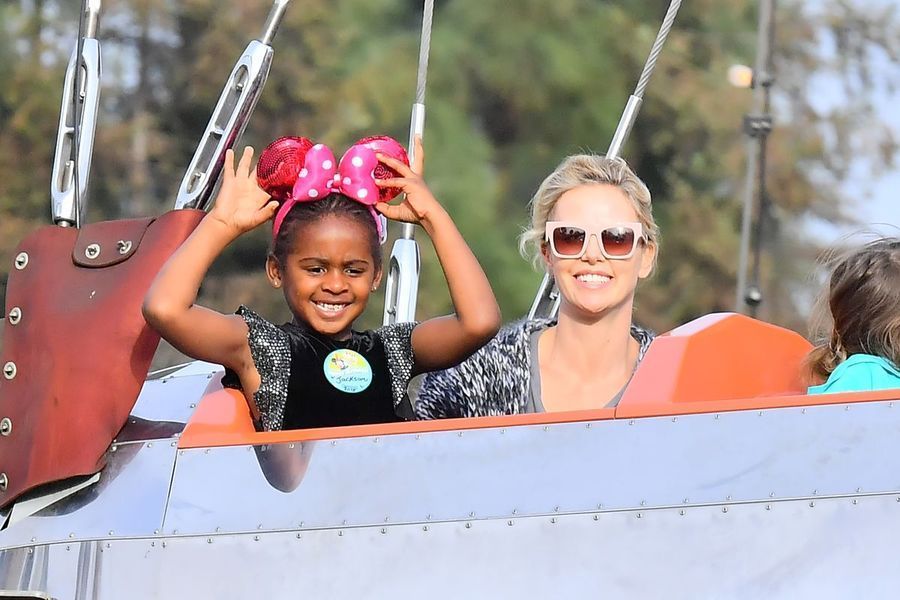 Charlize Theron Kids Guide Incontra Jackson e August