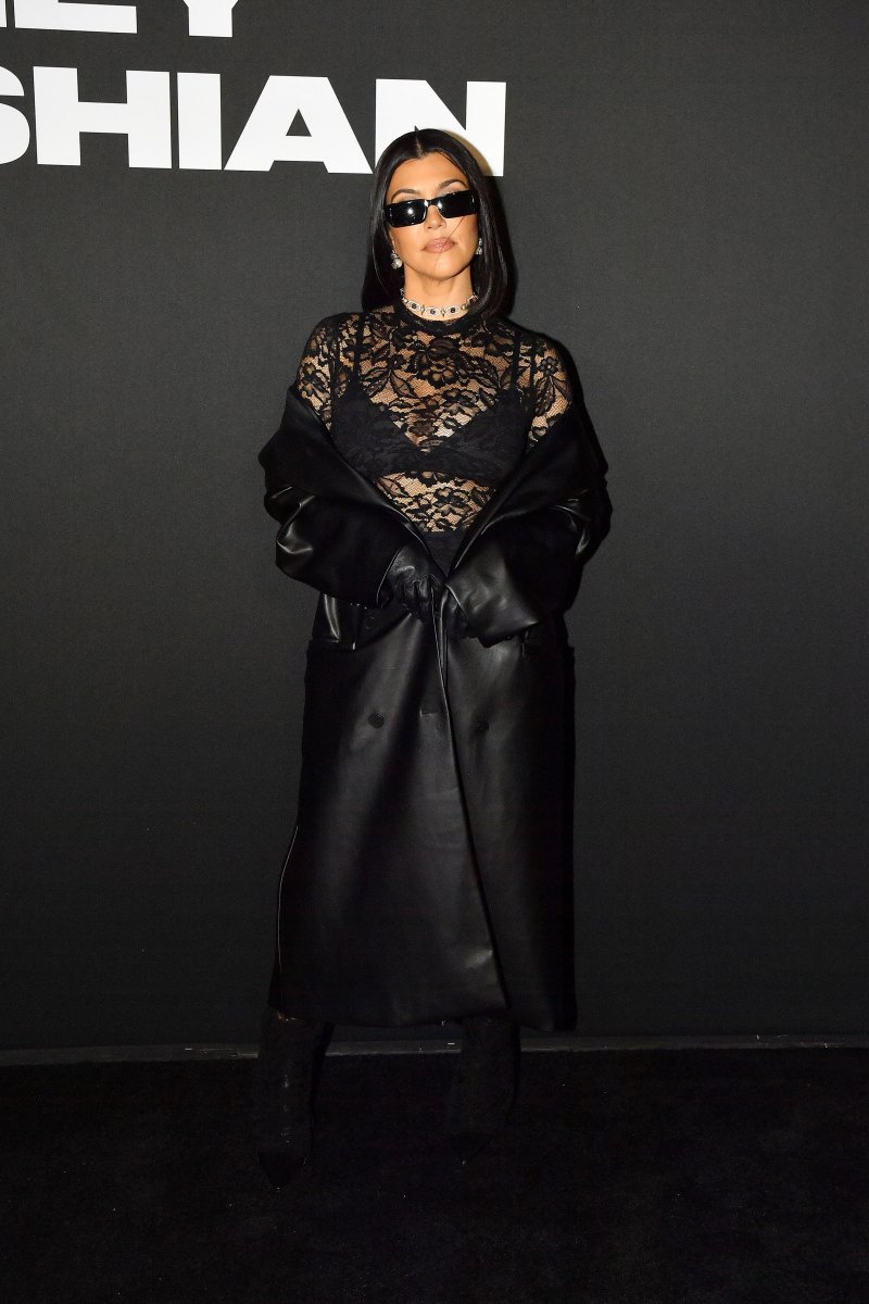 Starbesetzt! Reality-Stars strömten zu Kourtney Kardashians Boohoo Fashion Show: Fotos