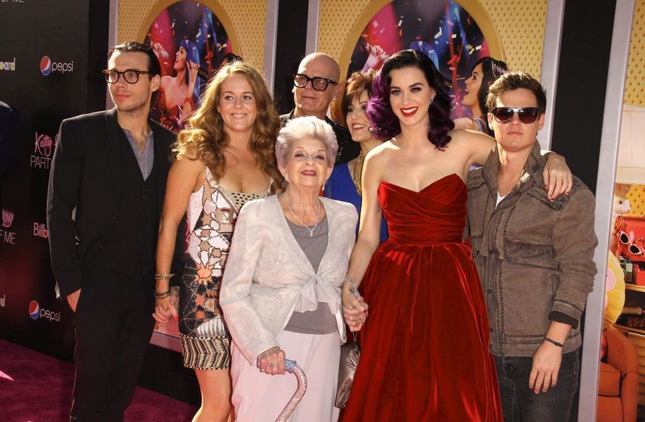 Neverjetna družina Katy Perry ne more čakati na svoj novi dodatek - Spoznajte stare starše svojega otroka