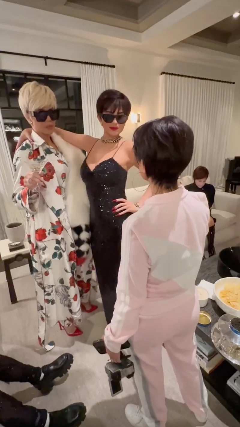   Kris Jenner si užíva 67. narodeninovú párty s Kardashiankami: Fotografie