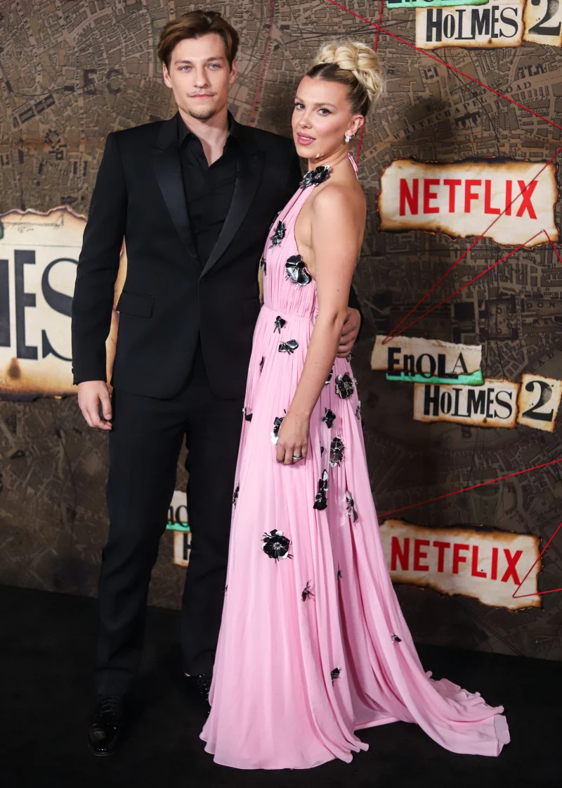   ملی بوبی براؤن اور جیک بونگیووی میک'Enola Holmes' 2 Premiere Date Night: Red Carpet Photos