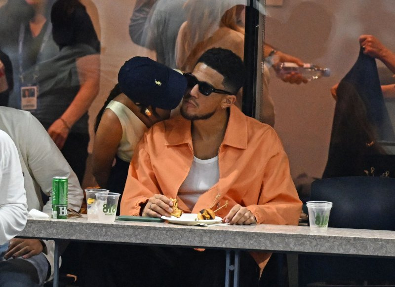   Kendall Jenner e Devin Booker Pack no PDA durante o fim de semana romântico em Nova York