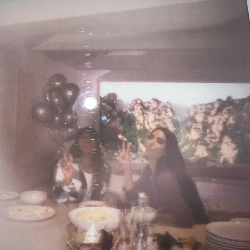   Rodzina Kardashian-Jenner zadzwoniła w 2023 roku po swojemu! Zdjęcia z ich uroczystości