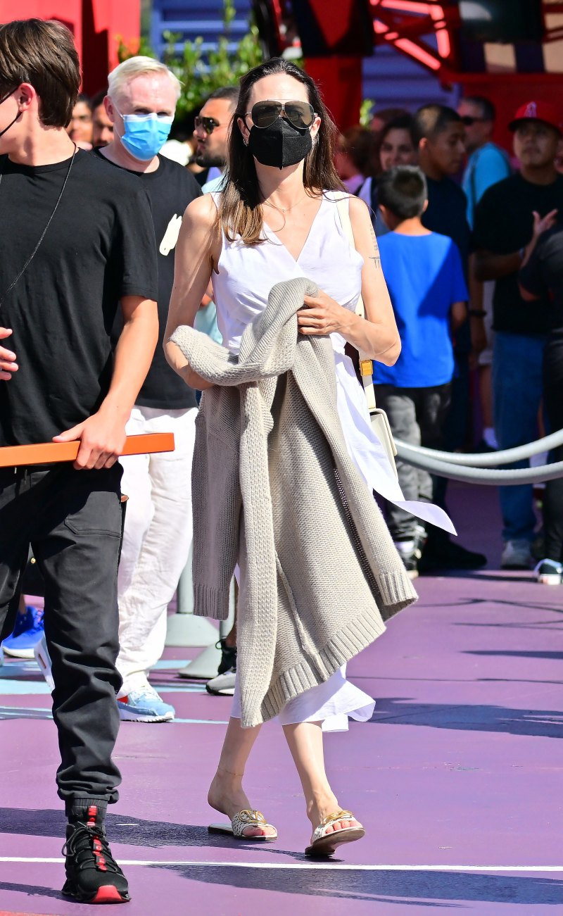   Angelina Jolie, Son Knox Besök Universal Studios: Foton