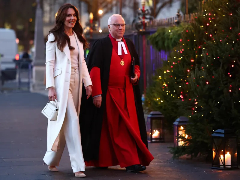 Kate Middleton éblouit en blanc lors de son 3e concert annuel de chants de Noël ! Voir les photos