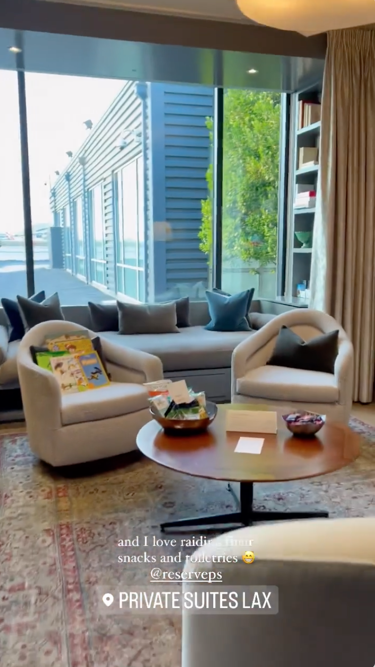  Kourtney Kardashian muestra suite privada en el aeropuerto: fotos