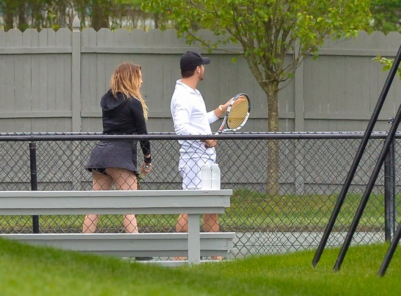 Khloe Kardashian Gardırop Arızalarını Patron Gibi Ele Aldı! Nip Slips'in İç Çamaşırına Flaş Fotoğrafları