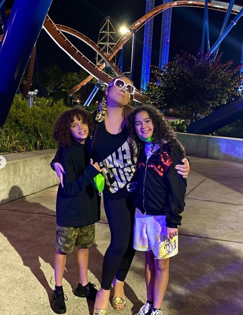   Maman amusante ! Mariah Carey et ses jumeaux passent le week-end de la fête du travail au parc d'attractions Cedar Point : photos