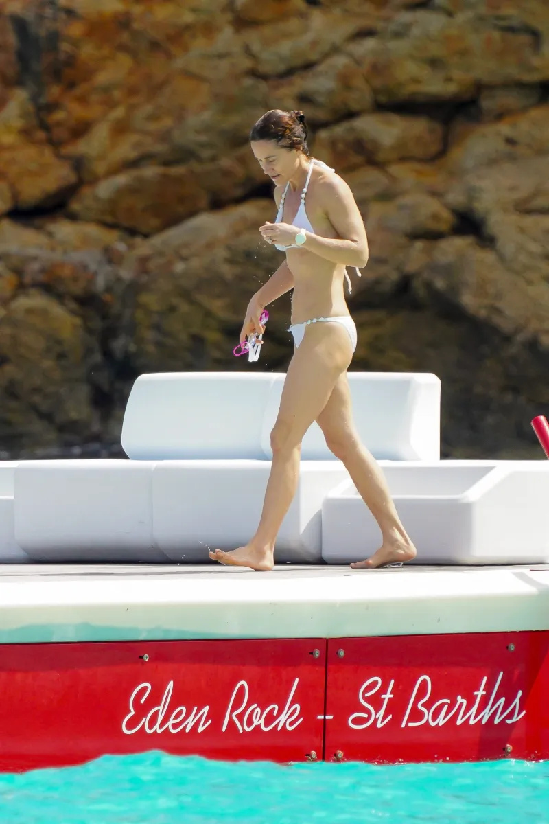 Kate Middleton uważa, że ​​„irytujące” jest to, że siostra Pippa „popisuje się swoją sylwetką” na plaży: zdjęcia