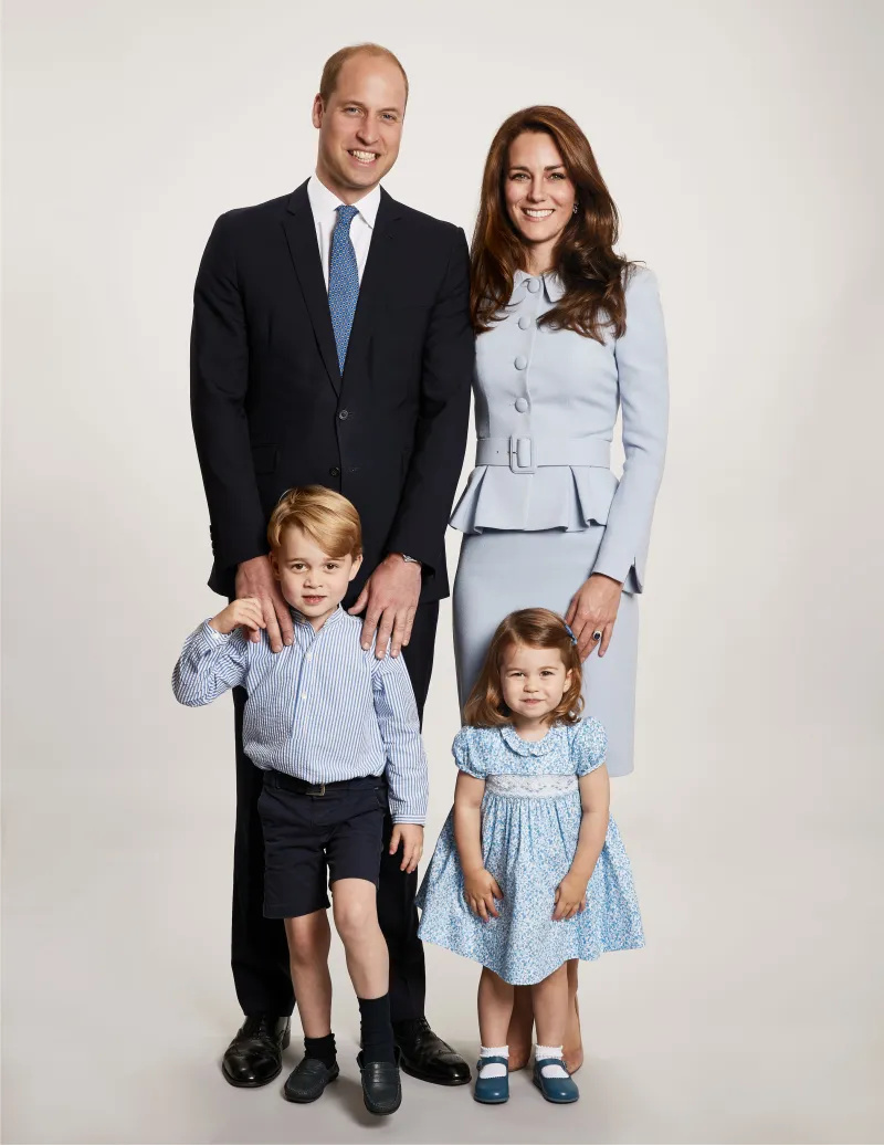  Prints William ja printsess Kate poseerivad oma poja prints George'i ja tütre printsess Charlotte'iga portreele