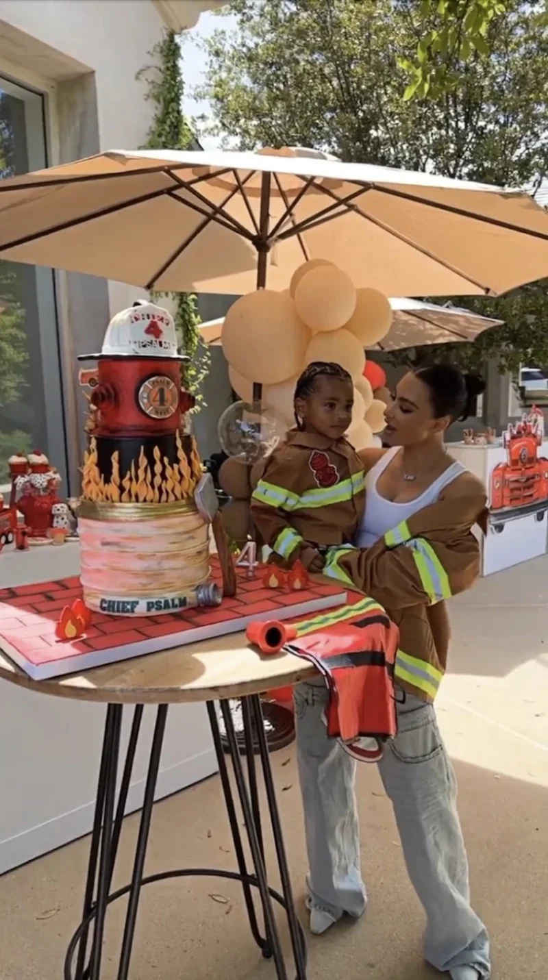 4. žalm! Pozrite si fotografie z narodeninovej párty syna Kim Kardashianovej s tematikou hasičského žalmu