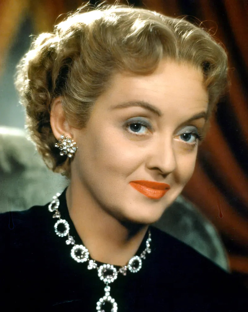 Klassische Filmjuwelen! Eine neue Ausstellung zeigt Juwelen, die von Marilyn Monroe, Bette Davis und anderen getragen wurden