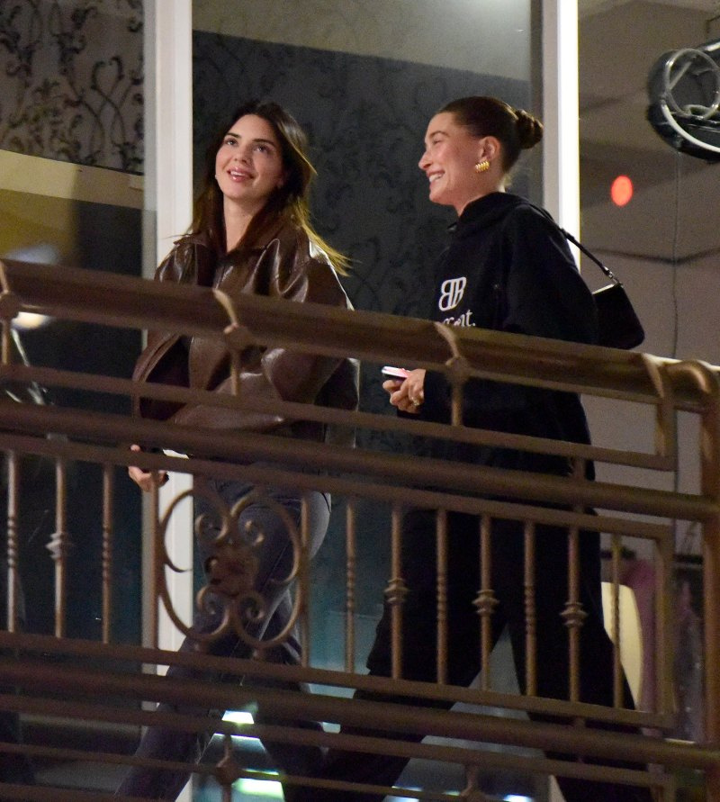   BFF! Kendall Jenner e Hailey Bieber são todos sorrisos durante a noite das garotas: fotos