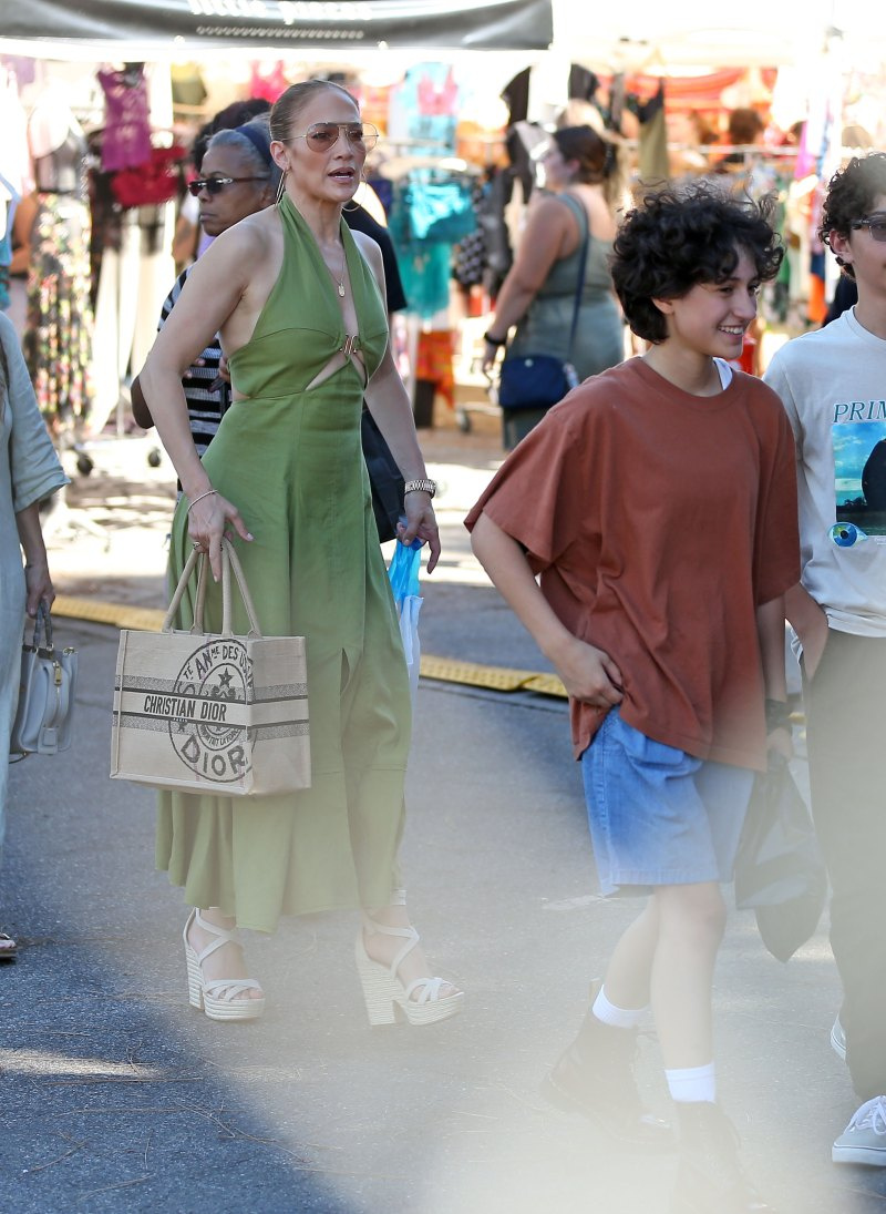 Shop dag! Jennifer Lopez en tiener Emme Muniz brengen samen quality time door in L.A.: foto's