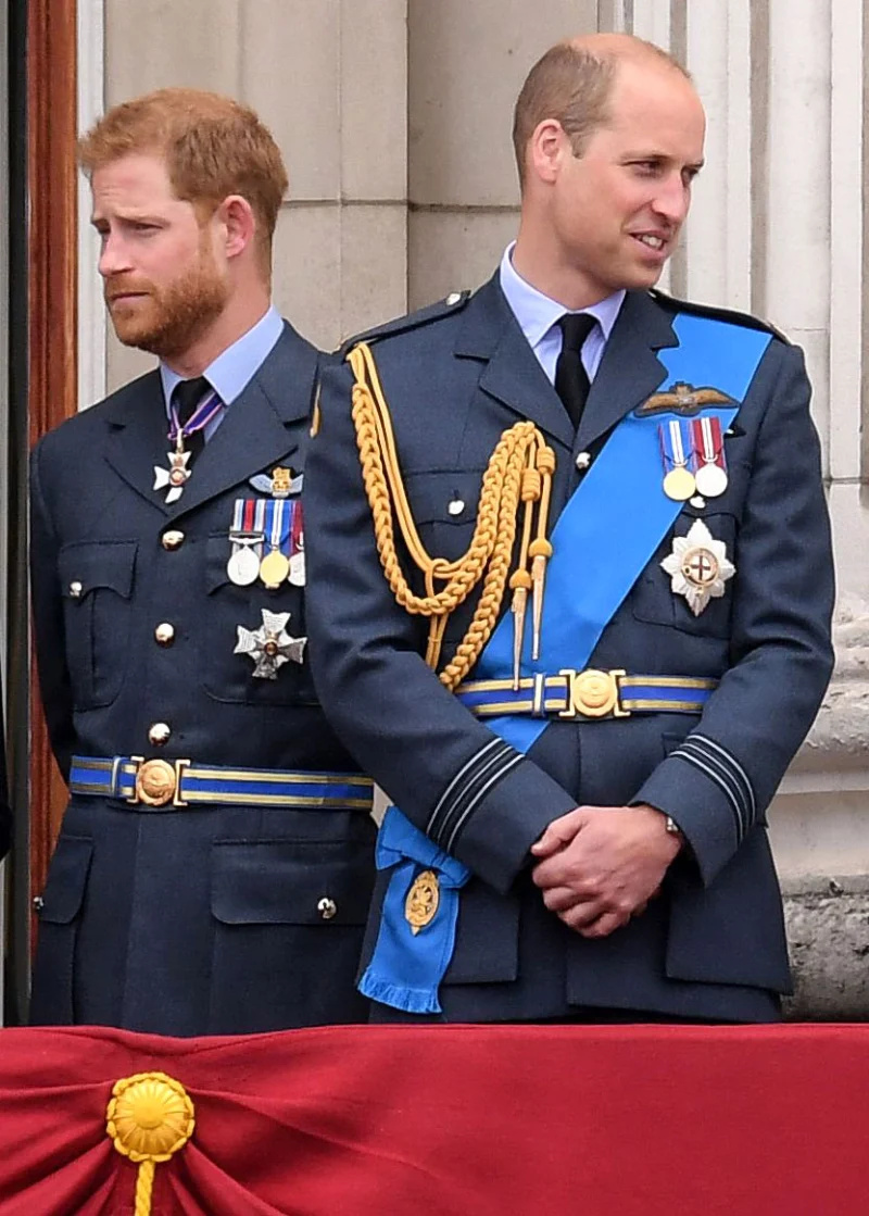   Karališkasis plyšys! Princas Williamas ir princas Harry's Ongoing Feud: A Complete Timeline